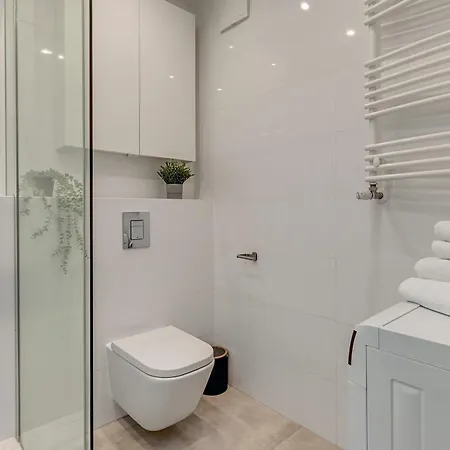 Appartement Wilcza With Parking By Lion