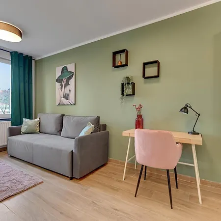 Wilcza With Parking By Lion 格但斯克